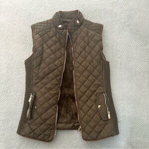 Quilted Olive Green Fall Vest with Zipper Pockets